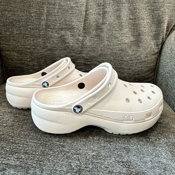 Crocs classic platform clog $60 retail - Picture 9 of 11